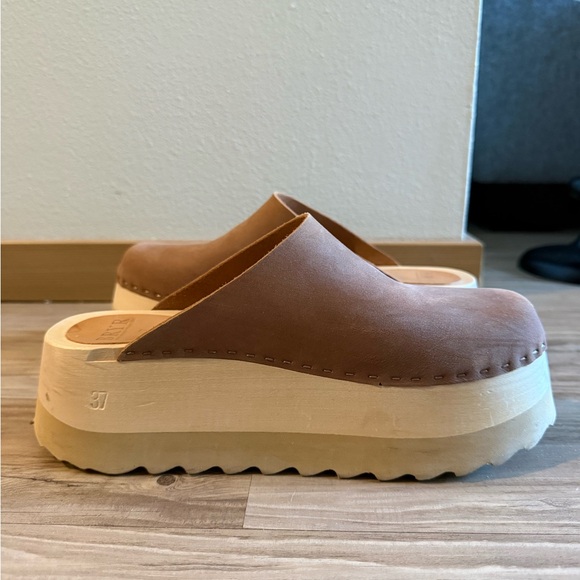 BRYR Chonk Clog in Adobe Nubuck - Picture 5 of 7